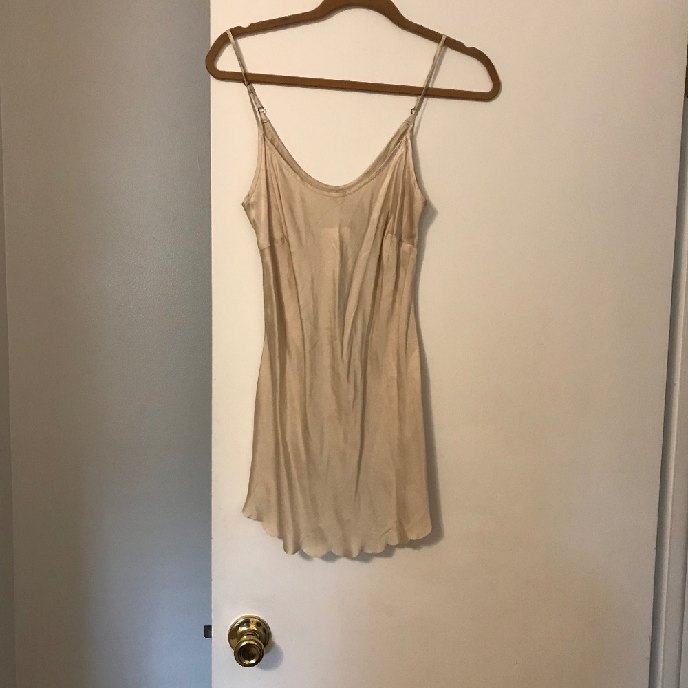 Brochure Walker Cream Silk Cami with Scalloped Edge Size Medium